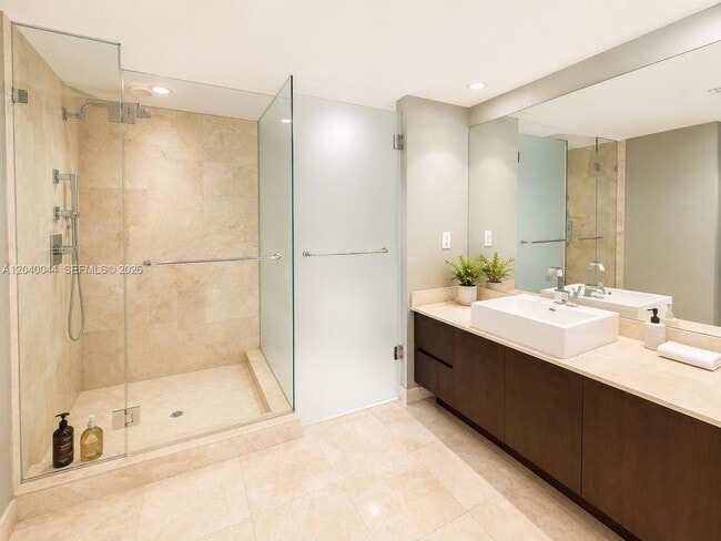 Building Photo - 200 Sunny Isles Blvd