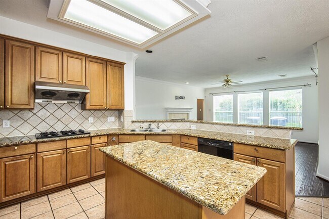 Building Photo - 6219 Surfside Ln