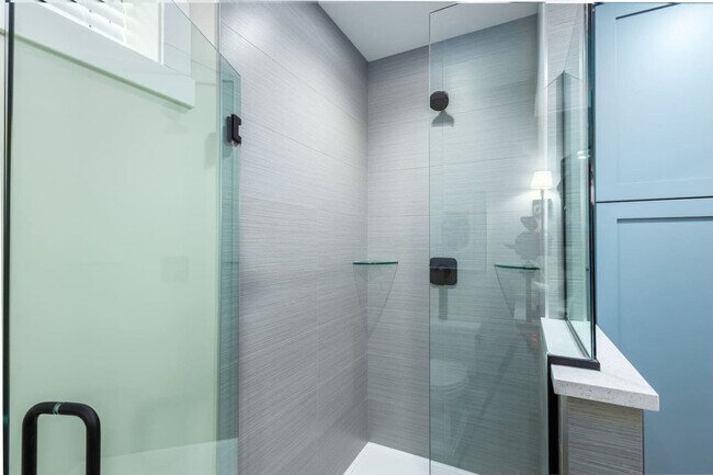 Building Photo - 1112 N St Peter St