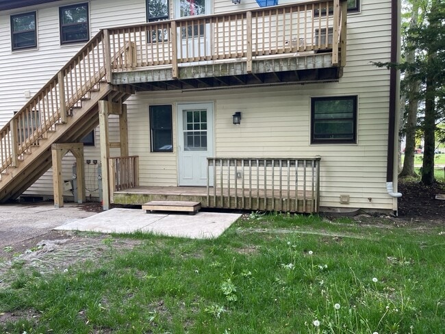Building Photo - 479 Eisenhower St