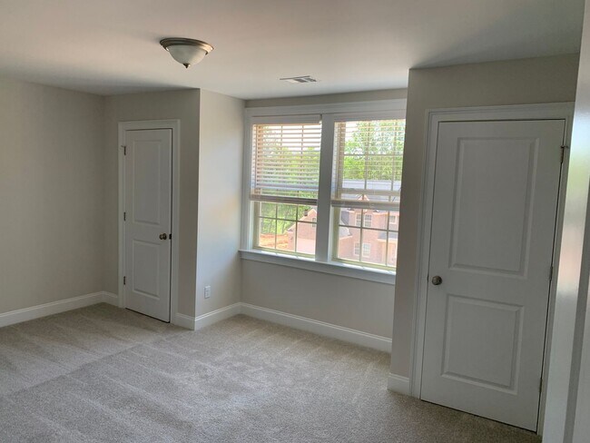 Building Photo - 1168 Still Hunt Ln