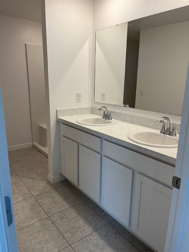 Building Photo - Brand New 4/2 Home!