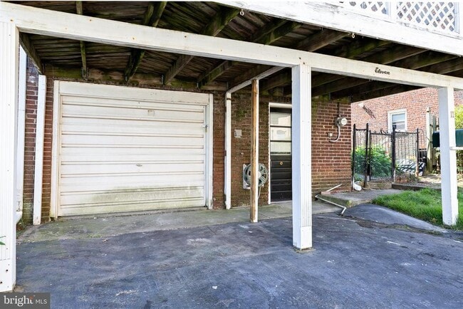 Building Photo - 11 Dowling Ave