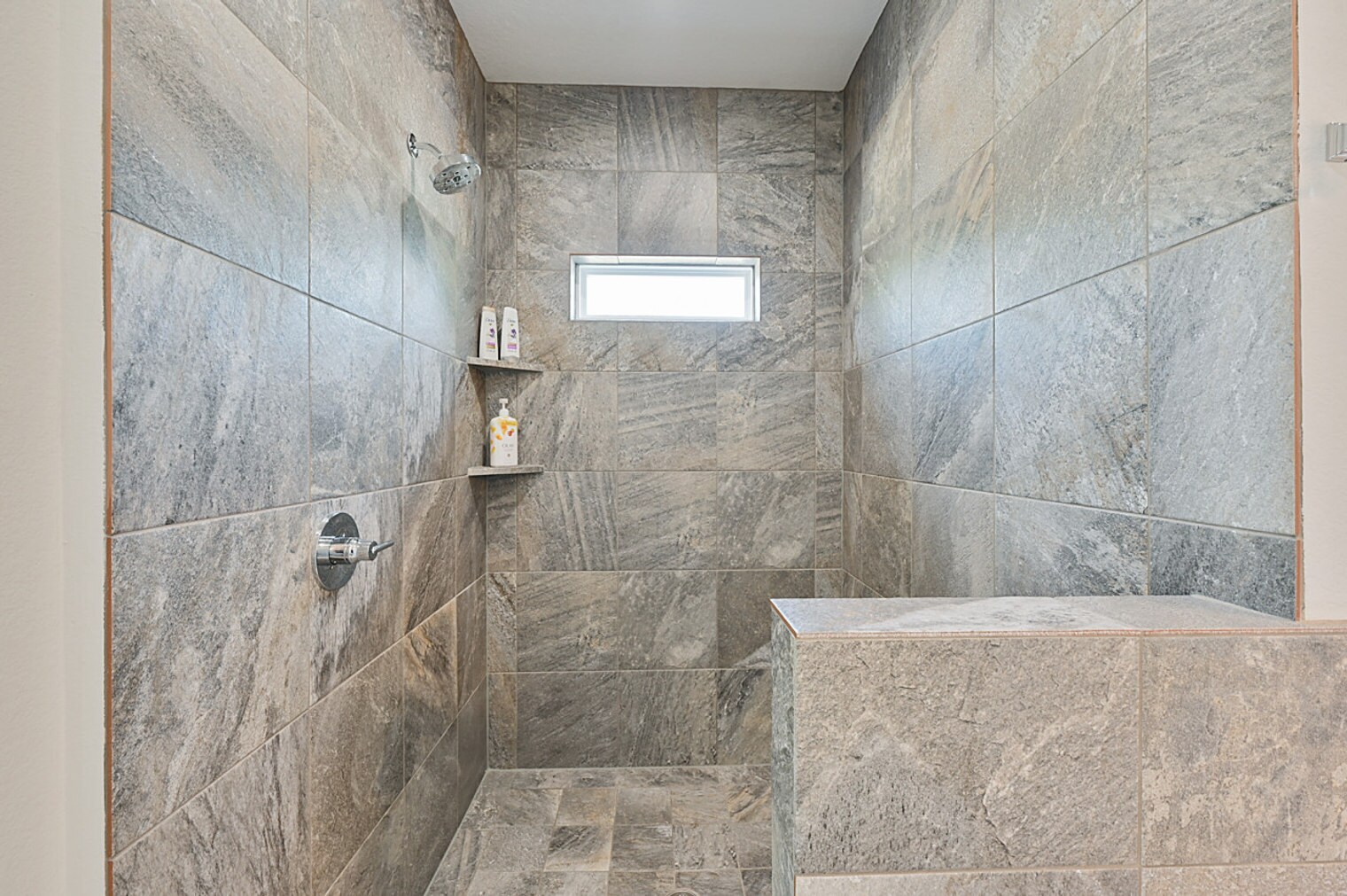 Building Photo - 401 W Brookside Dr