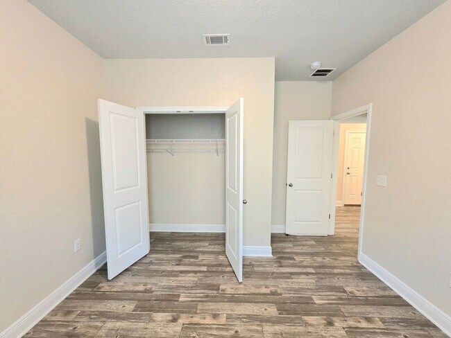Building Photo - 5297 Parkside Dr