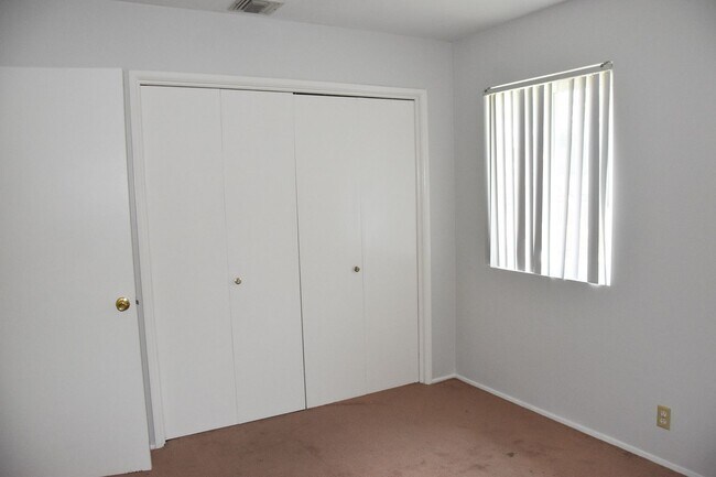 Building Photo - Palmyra (604-606) East