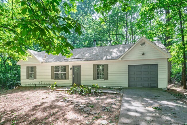 Building Photo - Updated Ranch on 1.6 Acres in Senoia. East Coweta Schools!