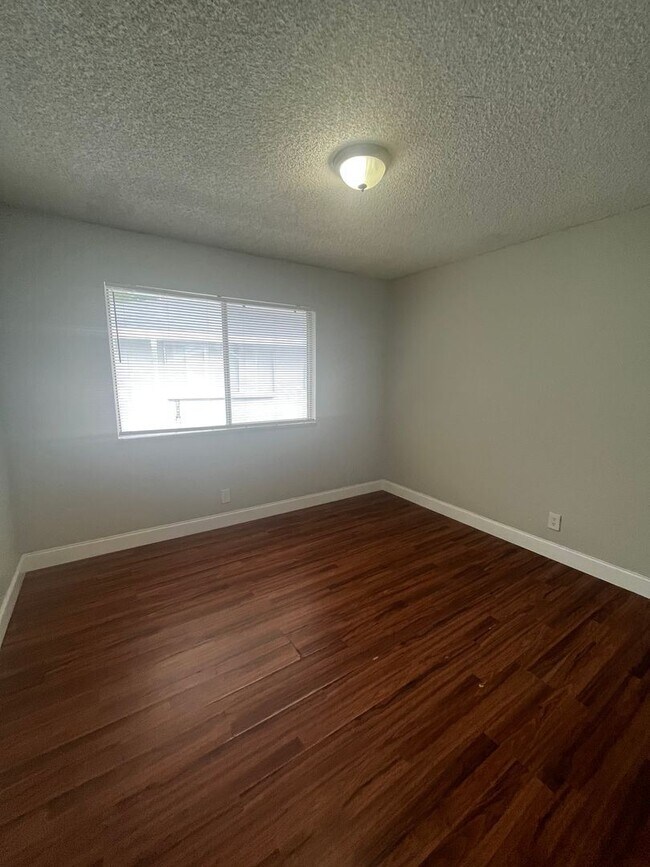 Building Photo - 2 br, 1 bath House - 800 W TIFFANY DRIVE #3
