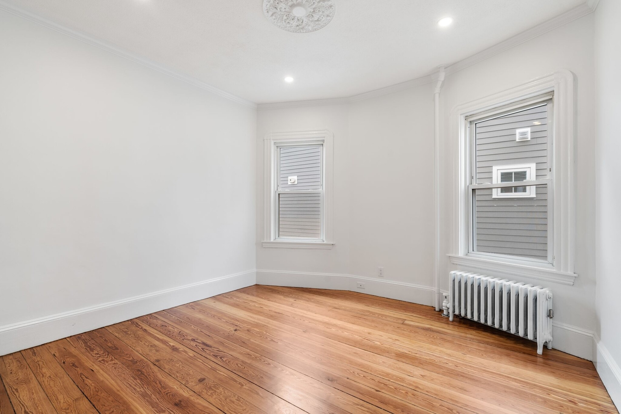 Building Photo - 93 Sydney St