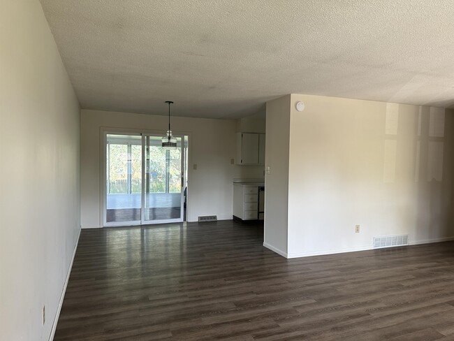 Building Photo - 4732 Windmill Rd