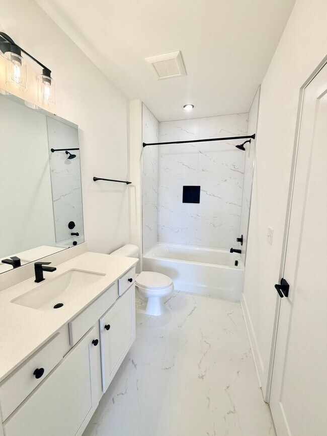 Building Photo - Beautiful NEW 2-Bed, 2- Bath Apartment in Rock Hill!