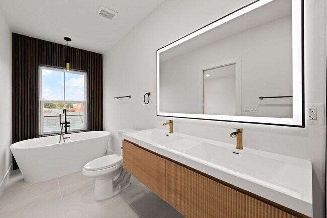 Building Photo - DC1026