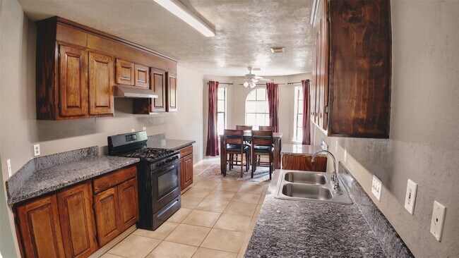 Building Photo - 13624 Sableglen Dr