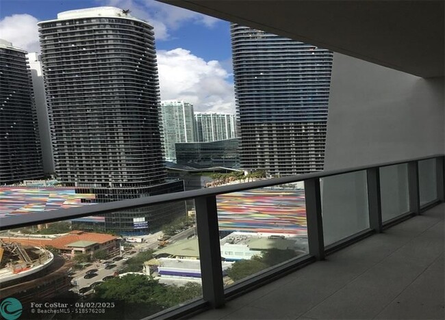 Building Photo - 1010 Brickell Ave