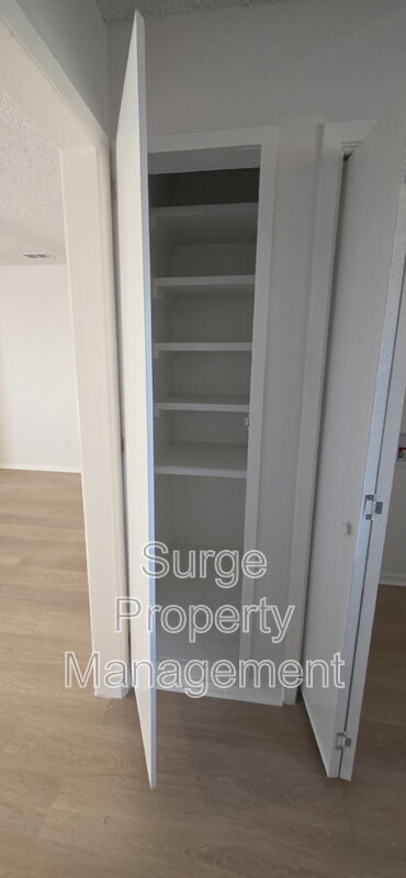 Building Photo - 235 Vista Way