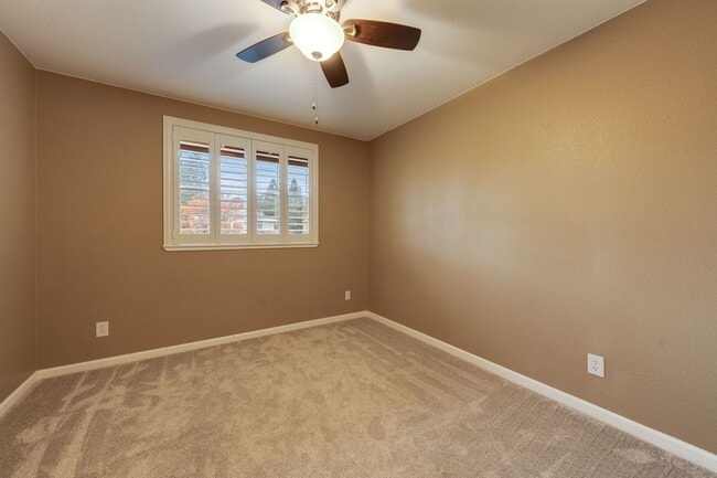 Building Photo - Stunning Folsom Split-Level Home with Pool & 3-Car Garage in Quiet Cul-De-Sac