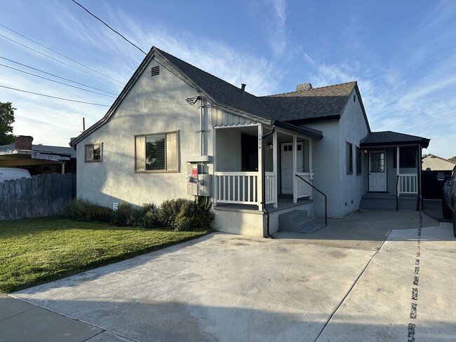 Building Photo - 1374 Olivina Ave