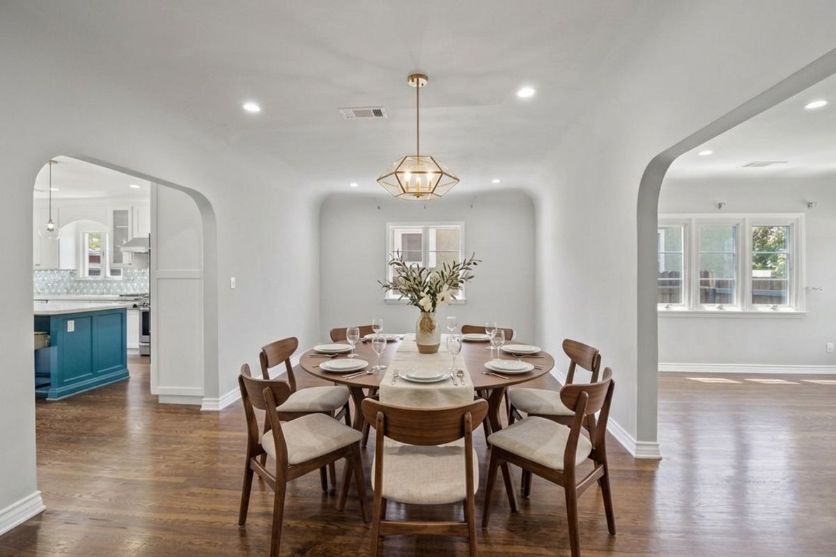 Building Photo - 2682 E Villa St