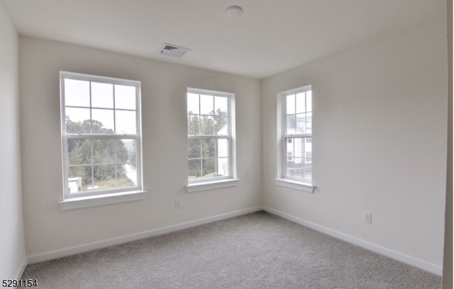 Building Photo - 702 Parkview Ln