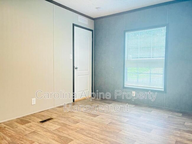 Building Photo - 315 Starling Ln