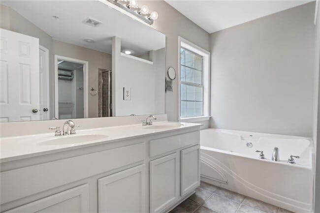Building Photo - 4721 Creekside Villas Way