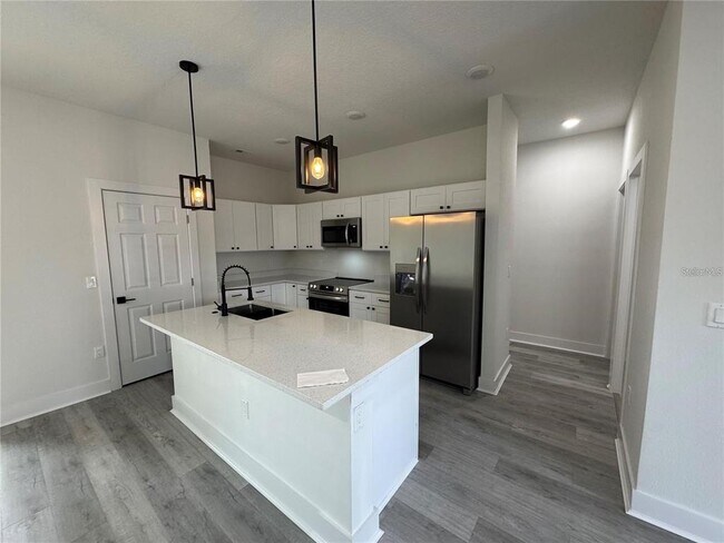 Building Photo - 702 Marion Oaks Manor