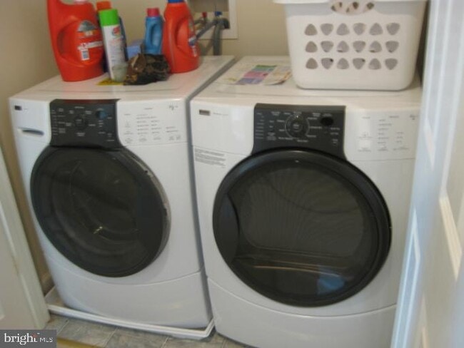 Building Photo - 3926 Bryant Park Cir