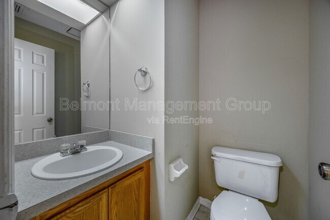 Building Photo - 7431 Glen Oaks Way