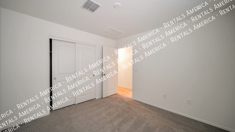 Building Photo - 7936 S Golden Bell Dr