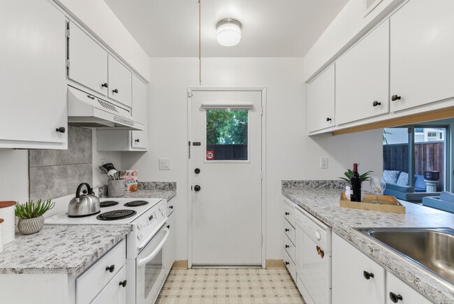 Building Photo - 1123 San Ramon Valley Blvd