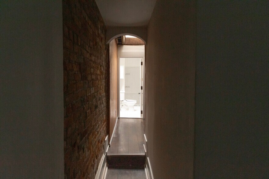 Building Photo - 124 Winkler St