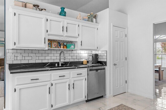 Building Photo - 2442 Raider Ln