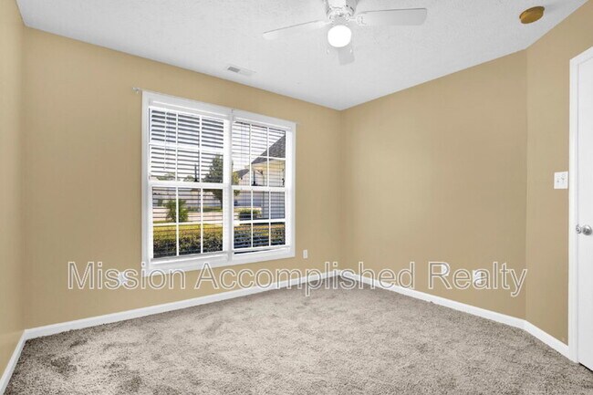 Building Photo - 3918 Red Oak Dr