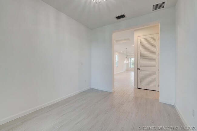 Building Photo - 12712 SW Eleanor Dr