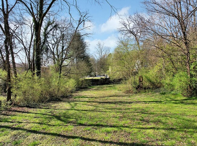 Building Photo - Charming 2 Bedroom Home with Fenced Yard in North Chattanooga!