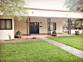 Building Photo - 512 Laguna Blvd SW