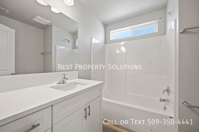 Building Photo - 913 N Washington Ct