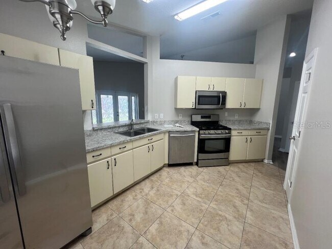 Building Photo - 30936 Burleigh Dr