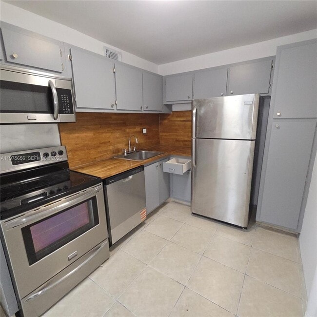 Building Photo - 1800 Sans Souci Blvd