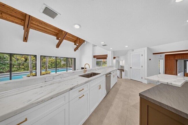 Building Photo - 8925 SW 102nd Terrace