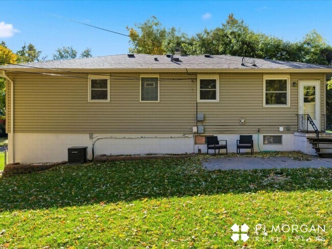 Building Photo - Adorable Westside Home Just Steps from Rockbrook Village!