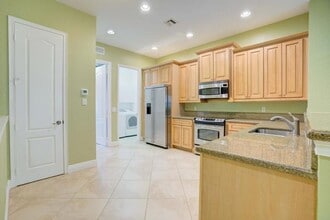 Building Photo - 5113 Artesa Way W
