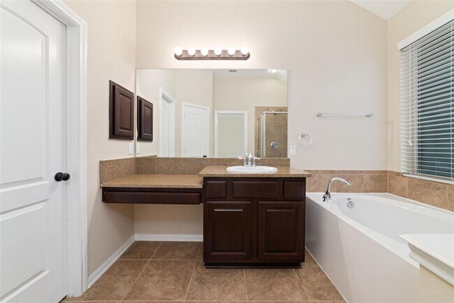 Building Photo - 9 Cheswood Manor Drive