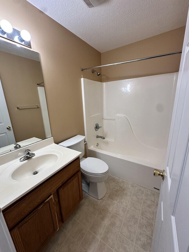 Building Photo - 1627 Maple View Way