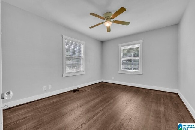 Building Photo - 305 Sterrett Ave