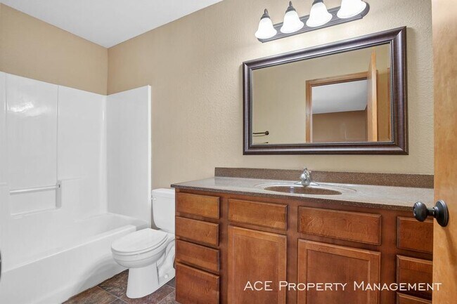 Building Photo - 486 Bluebird Dr