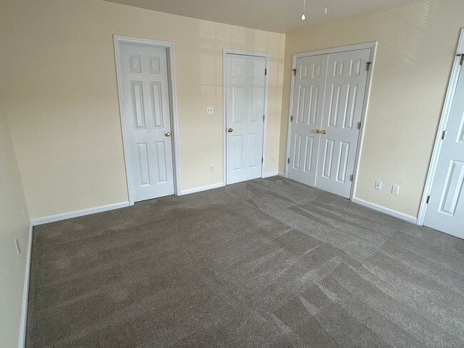 Building Photo - Updated 2 Bed | 2.5 Bath Townhouse in Clayton
