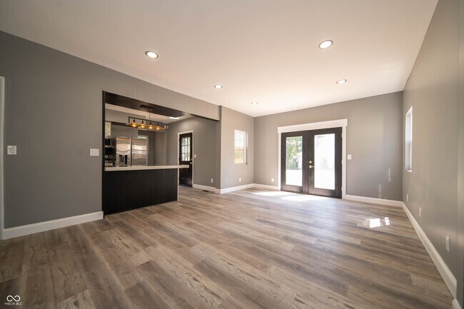 Building Photo - 817 W 5th St