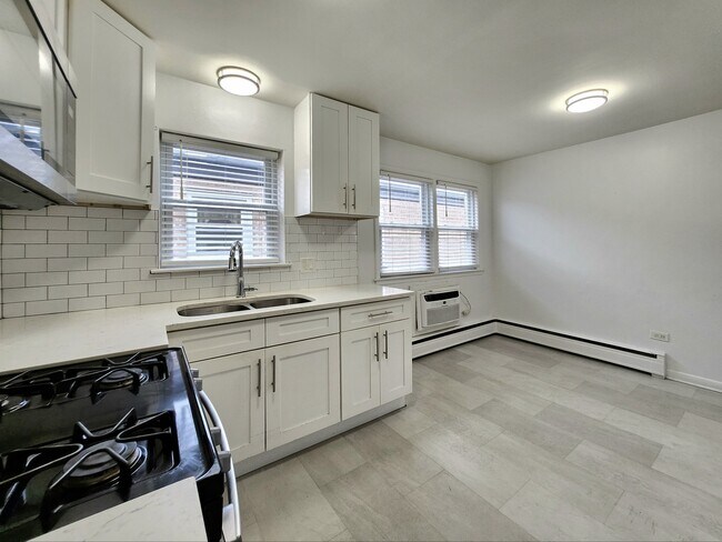 Building Photo - 4904 N Harlem Ave
