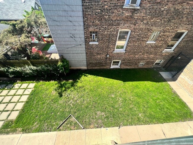 Building Photo - 3021 W 58th St